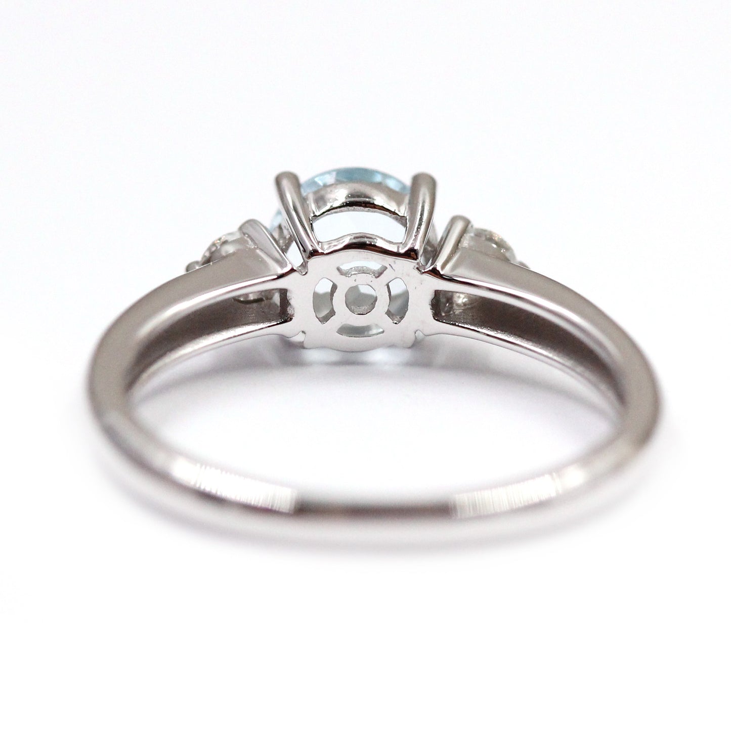14Kt White Gold Aquamarine With Diamond Ring - Pinctore